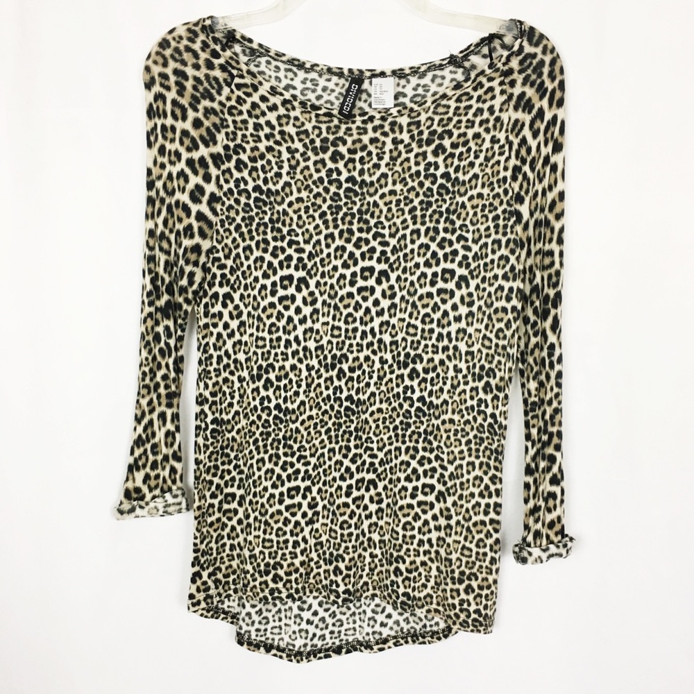 H&M- Divided leopard print knit top XS